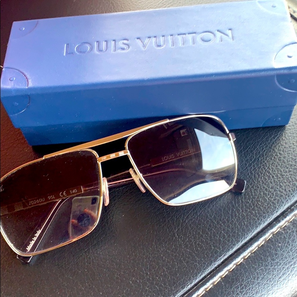AUTHENTIC Louis Vuitton Men’s Sunglasses Silver